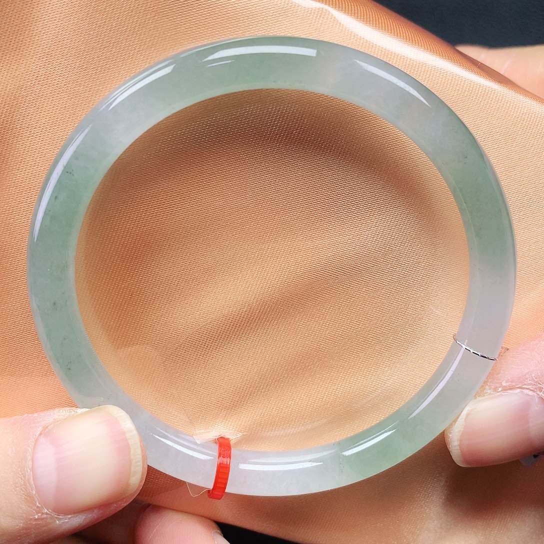 翡翠手镯未镶嵌54圈