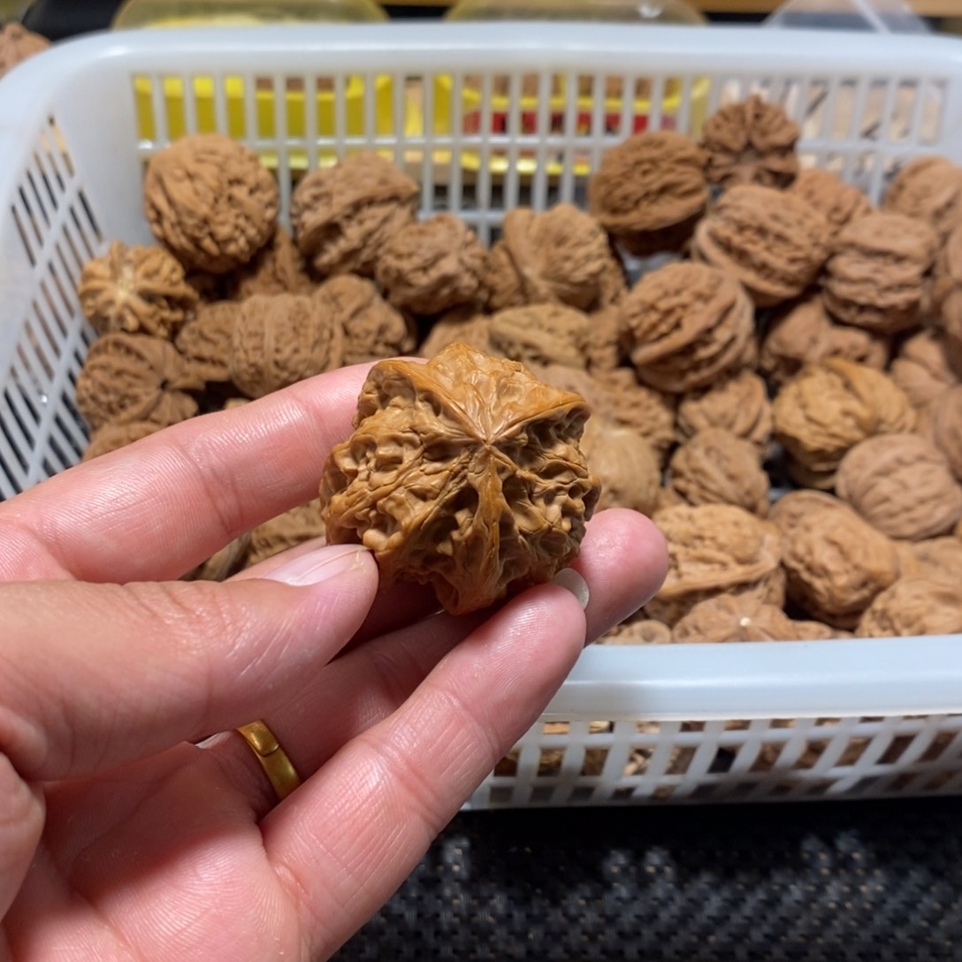 吴***密文玩核桃吊坠核桃异形