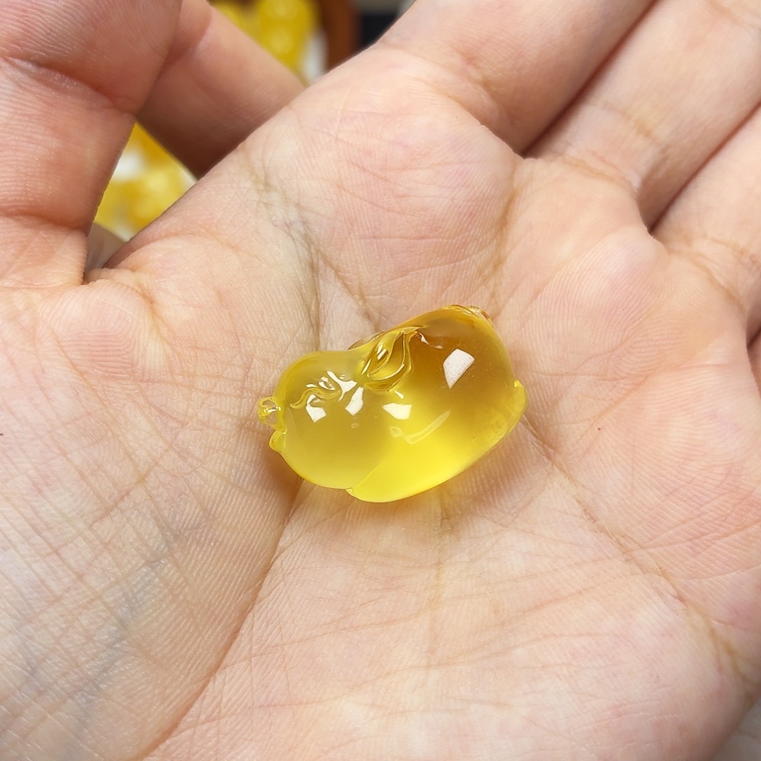 未镶嵌颈饰蜜蜡焦皮小猪