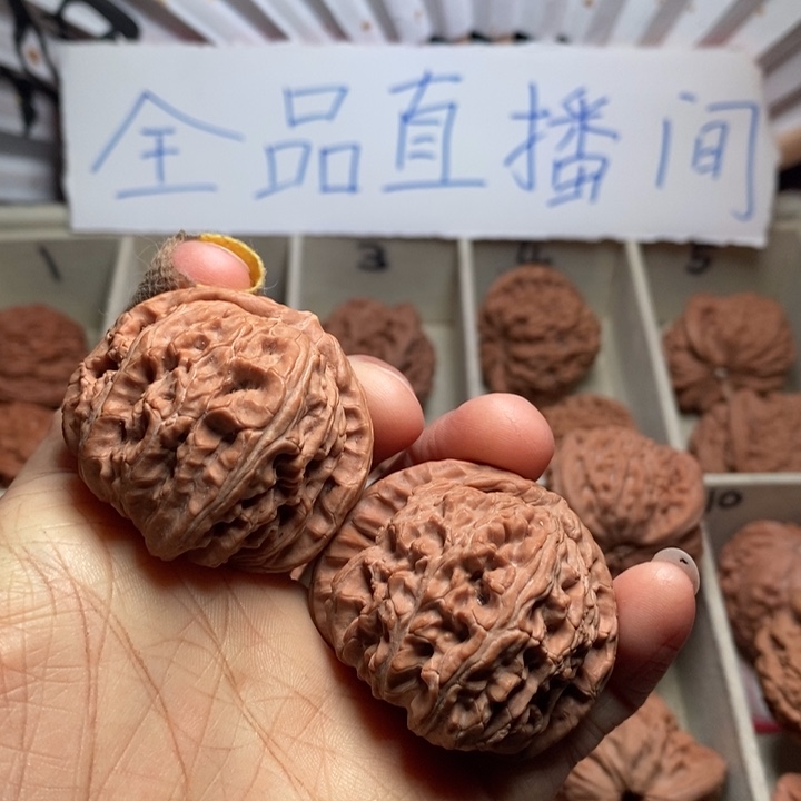 文玩核桃吊坠圣**鼠白狮子