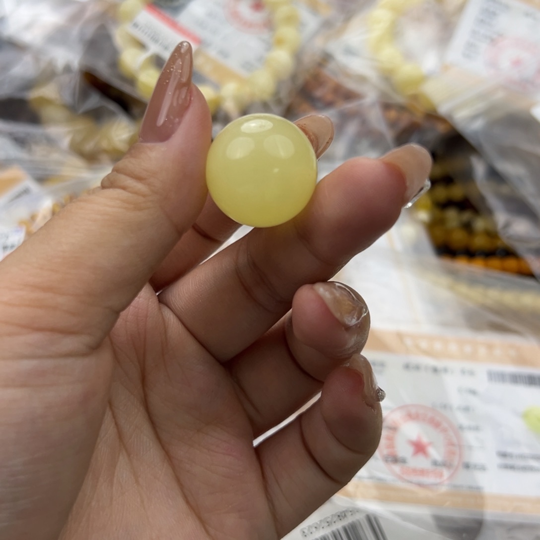 琥珀珠宝奇石未镶嵌