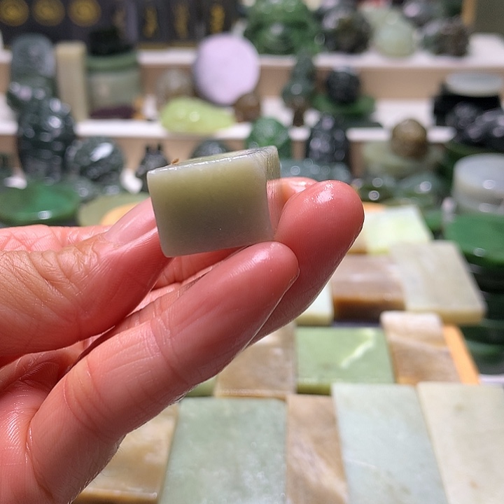 宏***车和田玉未镶嵌珠宝半成品