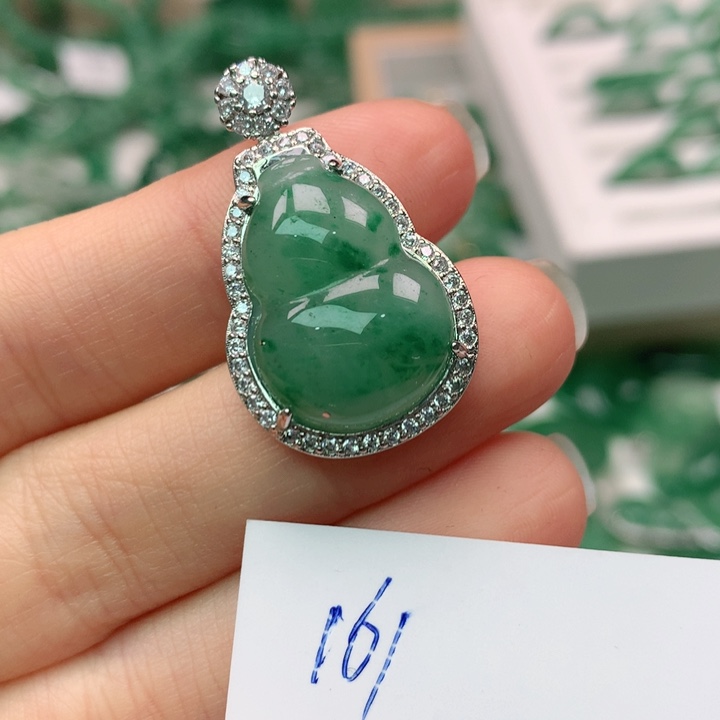 石英质玉颈饰合金