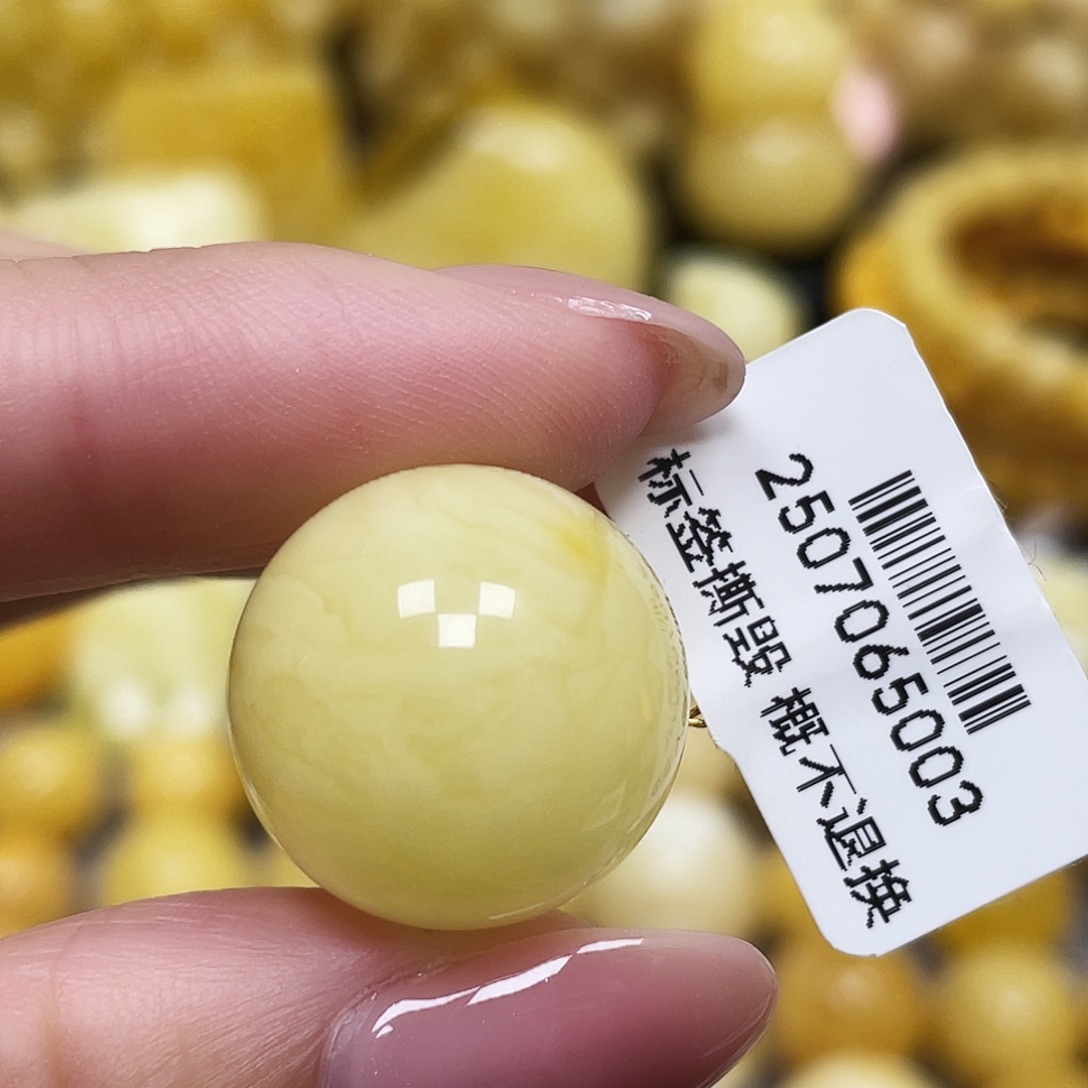 蜜蜡未镶嵌裸石18.4mm瑕