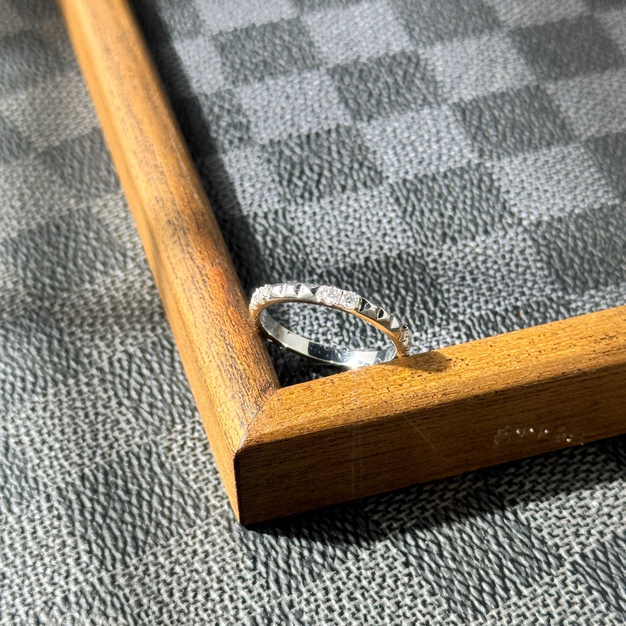 铂金PT950莫桑镶嵌巧克力方糖戒指情侣时尚款