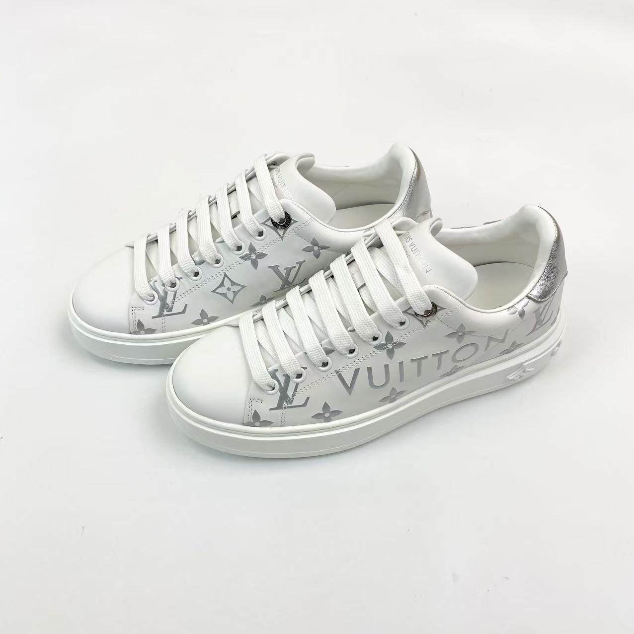 未使用 LouisVuitton/路易威登 qq601 Time out浮雕满印白鞋 37码