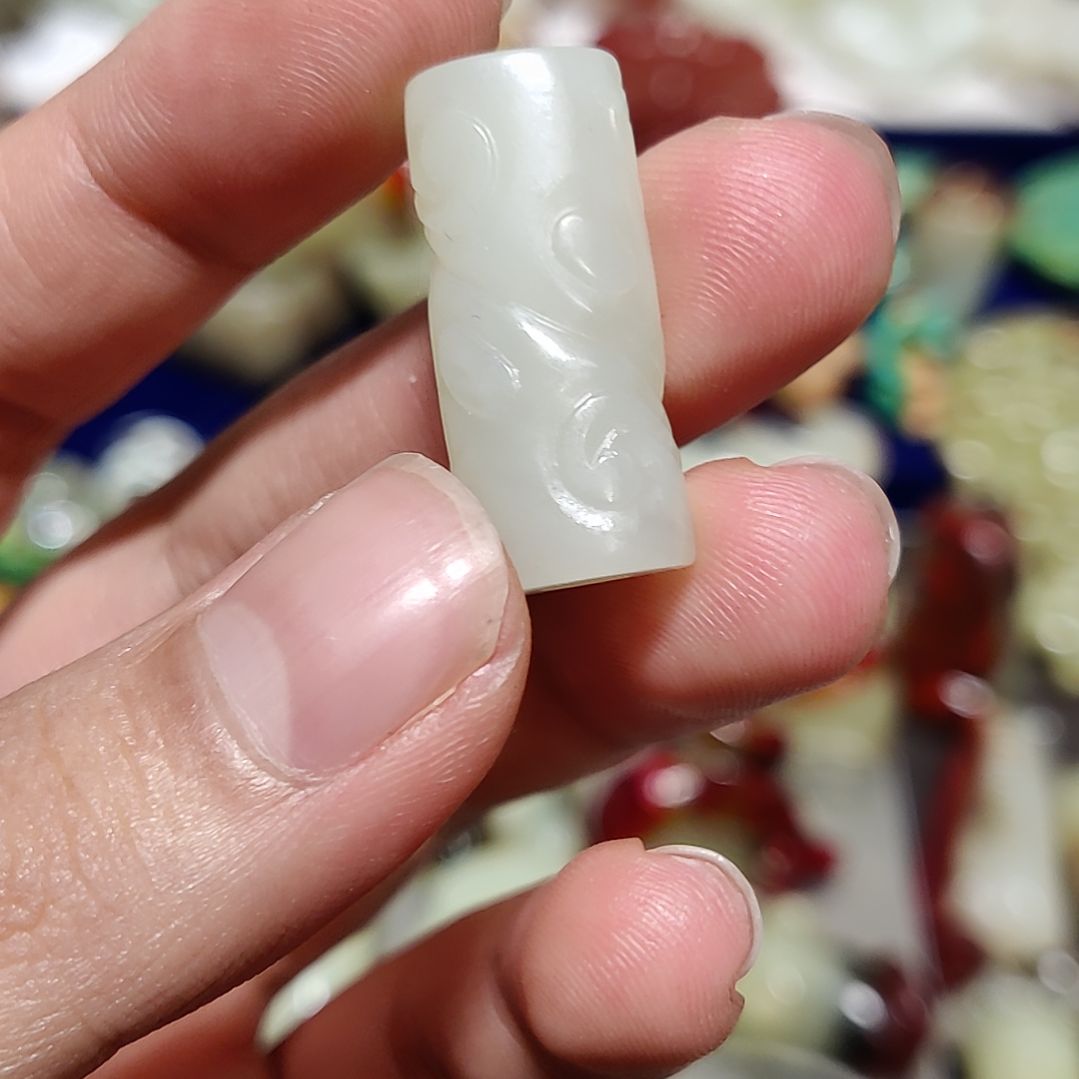 透闪石质玉未镶嵌颈饰