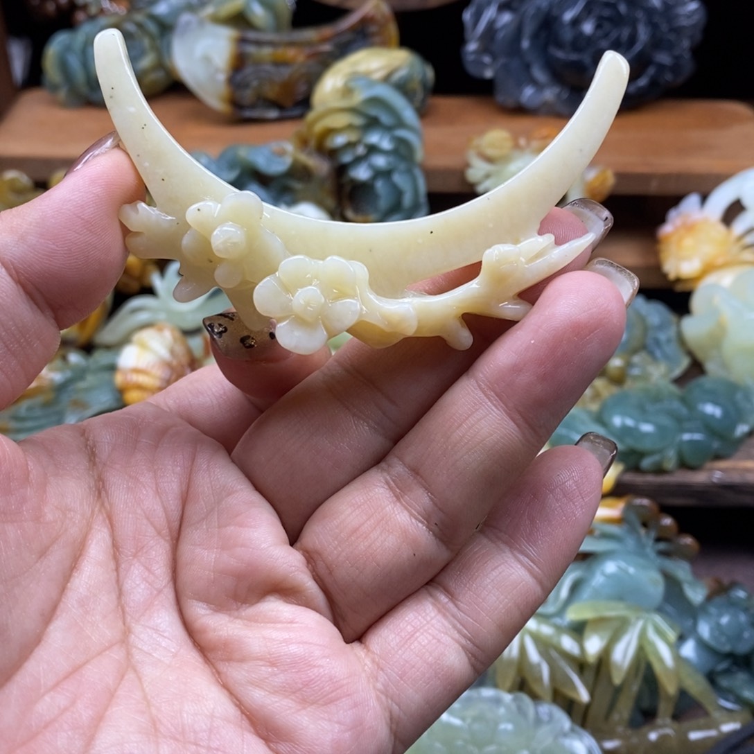 岫玉未镶嵌吊坠(赠链)