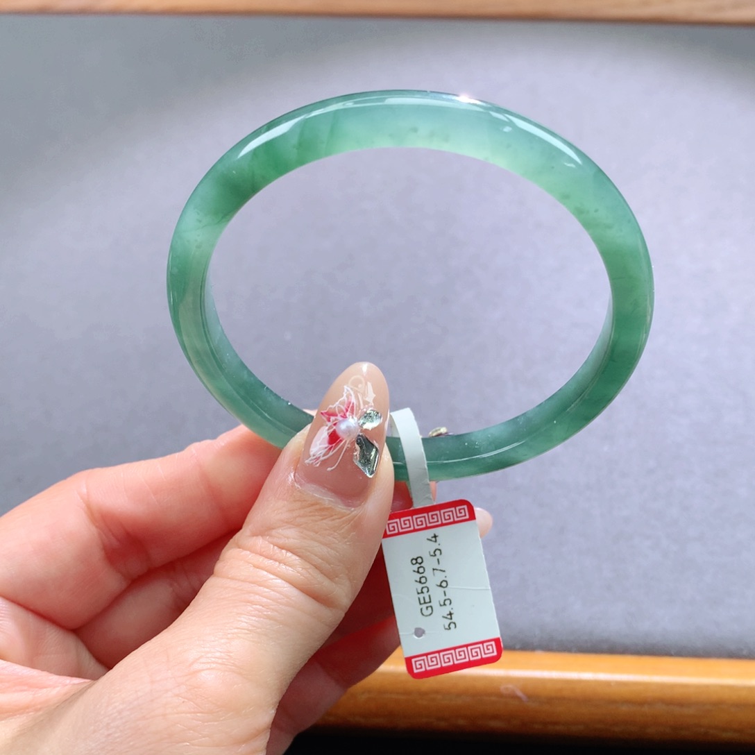 翡翠手镯未镶嵌天然翡翠手镯