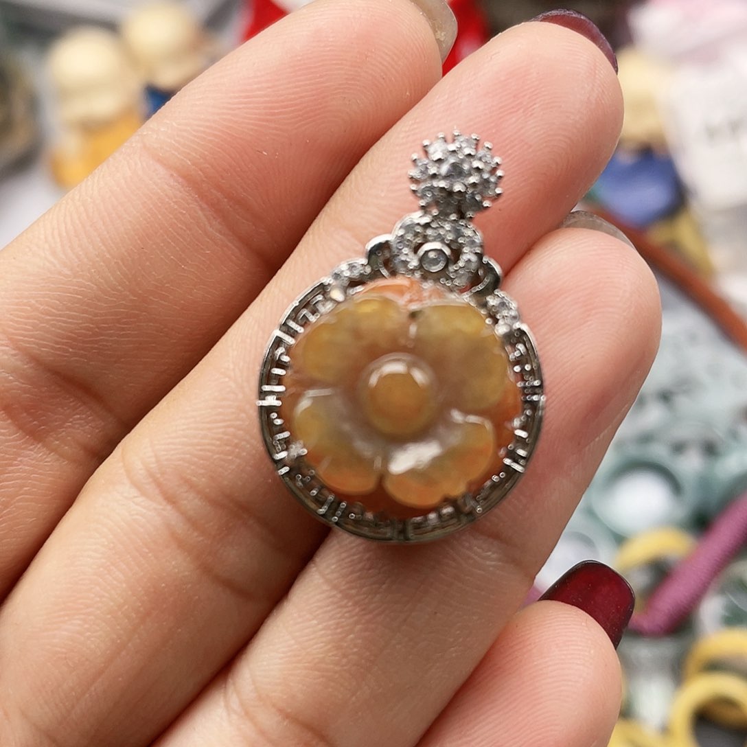 翡翠颈饰未镶嵌翡翠