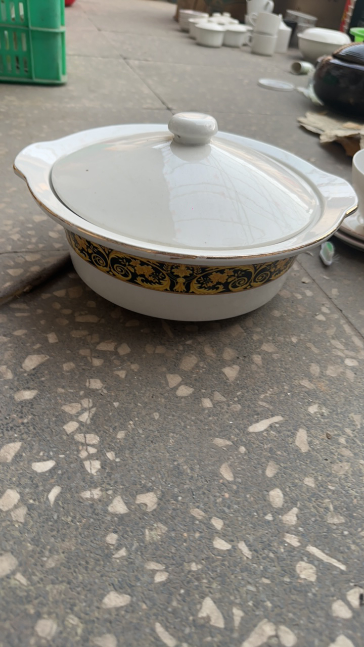 陶瓷盘子碗啥都有