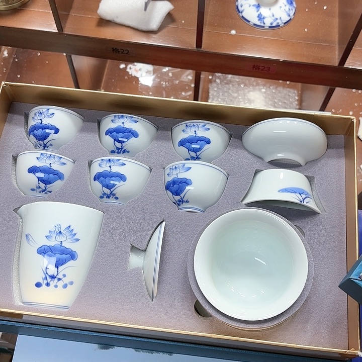 孤品茶具套装等。           