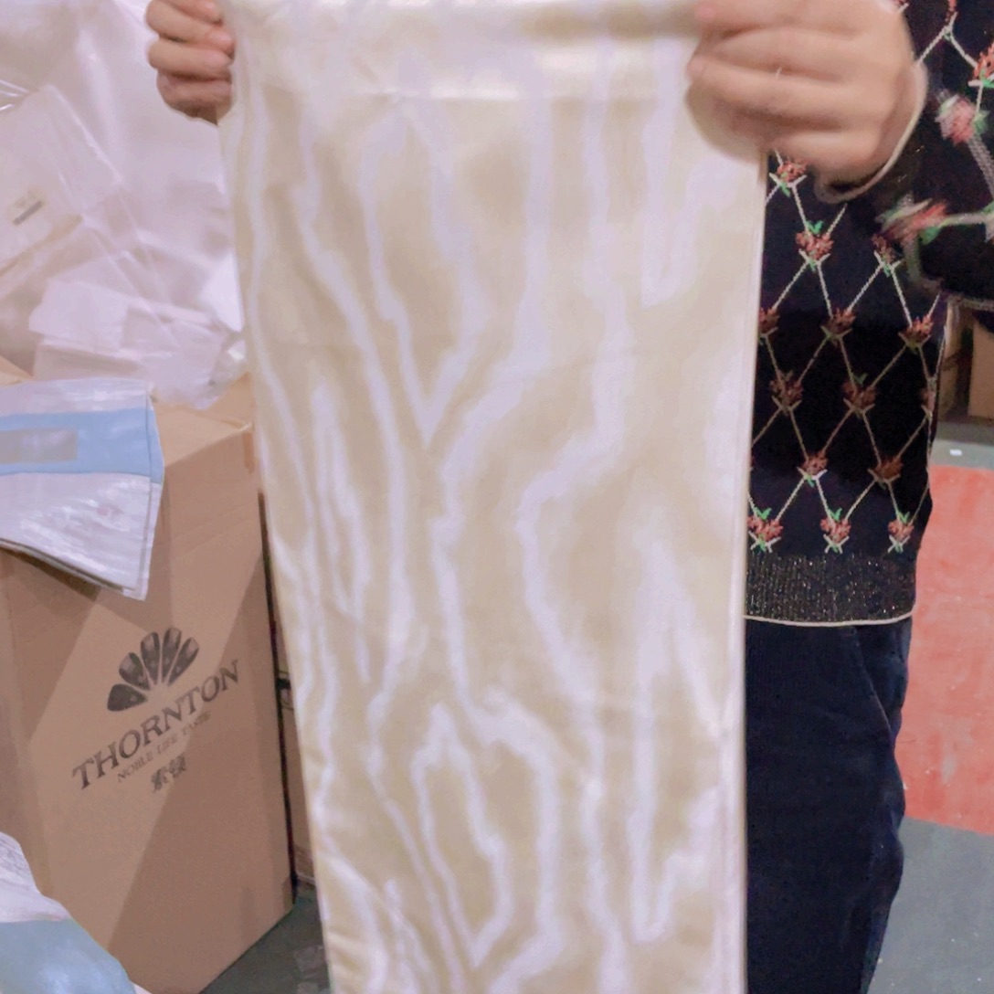 陶瓷花瓶，仿真绿植。