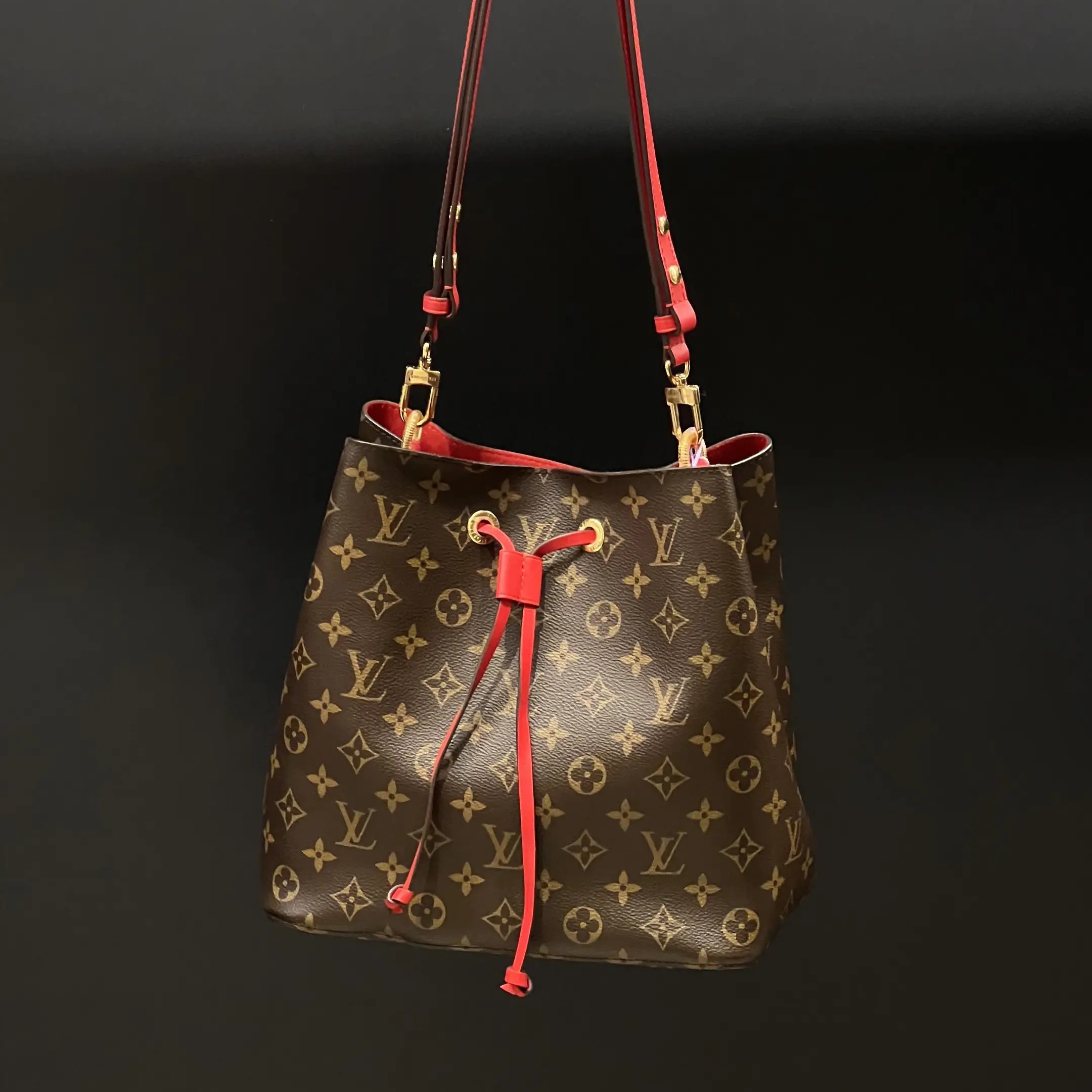 95新 LouisVuitton/路易威登 【垚专属】1659 老花红色水桶单肩包17