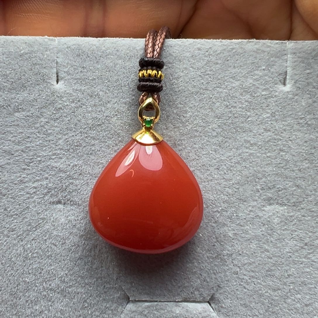 南红玛瑙18K金镶嵌吊坠