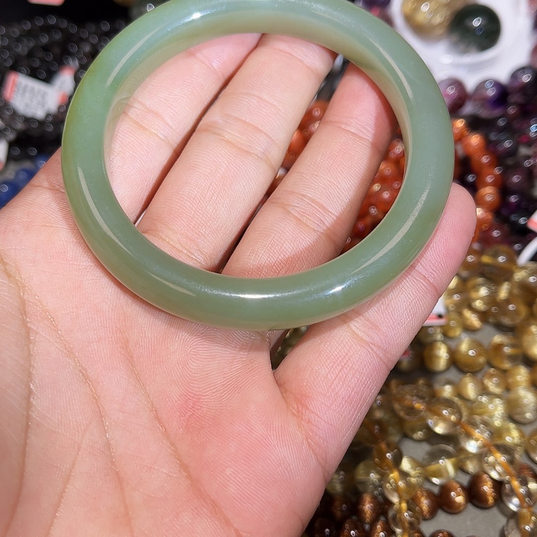 和田玉（青白玉）手镯未镶嵌湖水绿