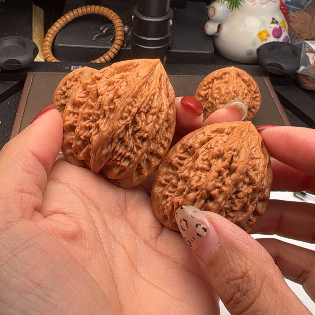 文玩核桃吊坠滢虎头王42