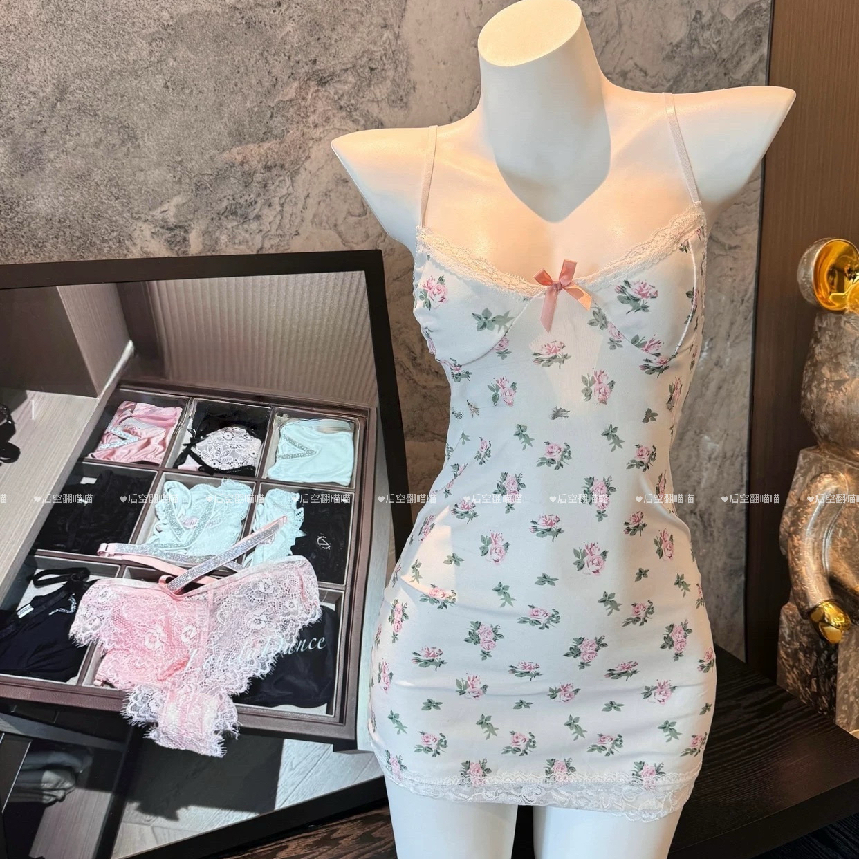 后空翻喵喵·福利【高段位茶艺】甜美碎花睡裙带胸垫嗲味吊带裙