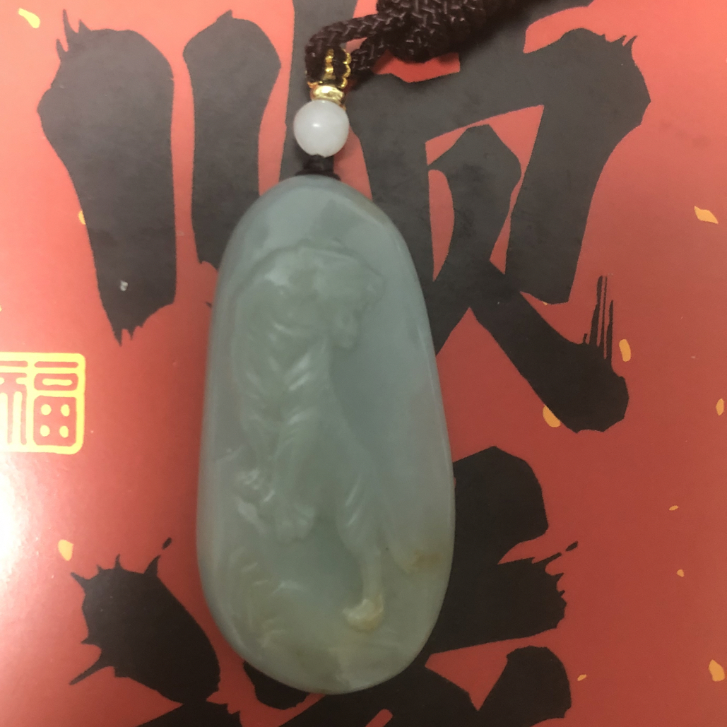 正品捡漏俄和田玉吊坠俏色上山猛虎孤品抖音基地质检