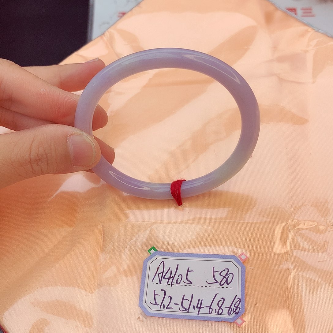 翡翠手镯未镶嵌翡翠