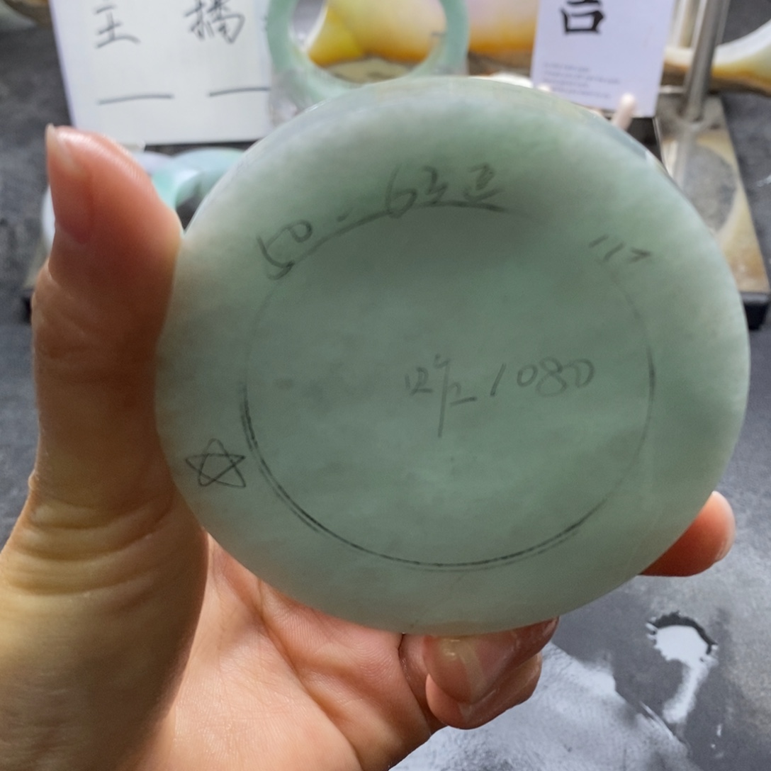 定制翡翠未镶嵌翡翠手镯