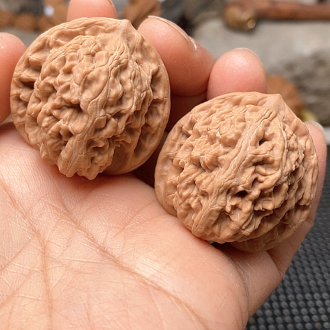 【闪购商品】文玩核桃把件霞云岭