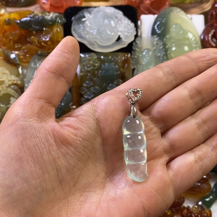 蛇纹石玉未镶嵌颈饰