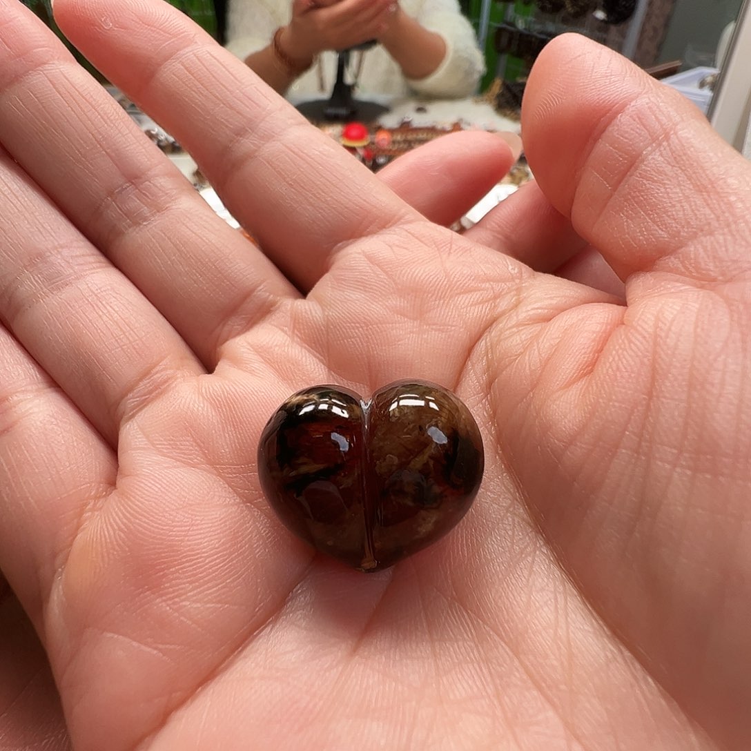 琥珀未镶嵌裸石抚顺琥珀桃心