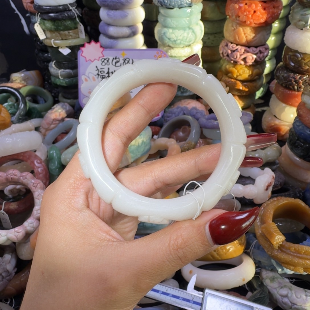 石英质玉（佘太翠）未镶嵌手镯51。58