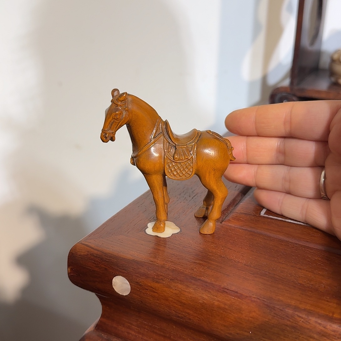 帝***士木复古装饰摆件木雕小马高7.5厘米
