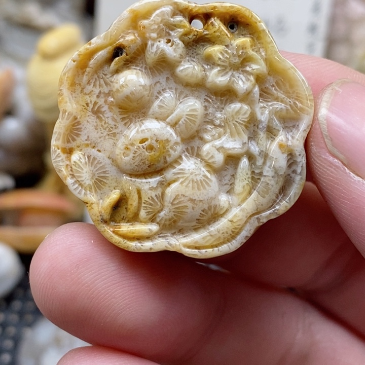 颈饰未镶嵌硅化珊瑚（珊瑚玉）有瑕 小