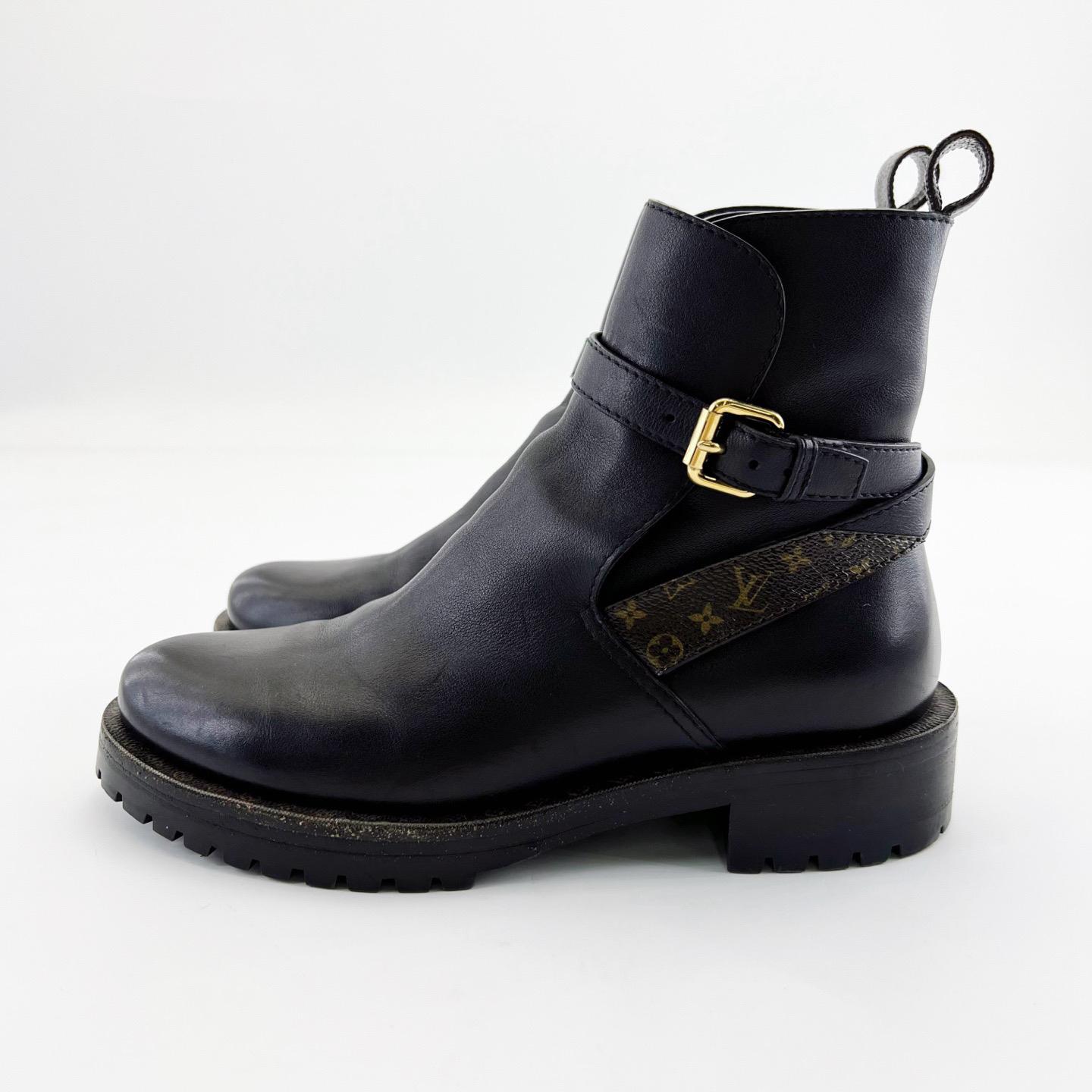 95新 LouisVuitton/路易威登 35.5码/皮革金属休闲短靴/11181578