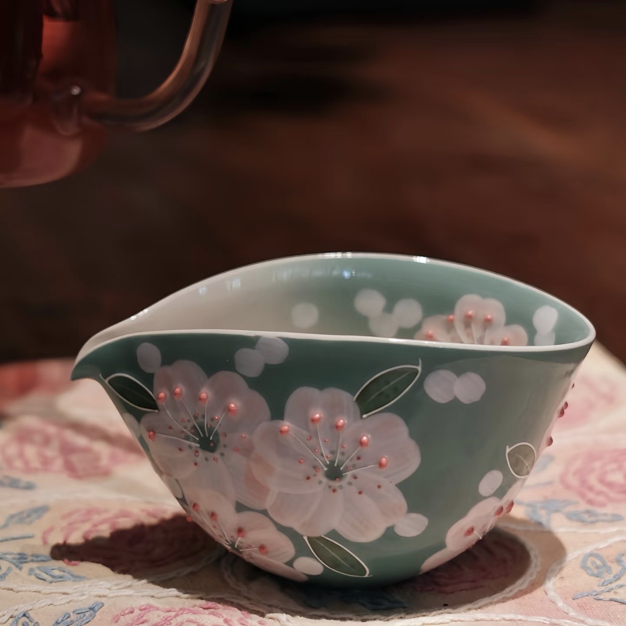 花满蹊设计师款绿色陶瓷公道杯手工手绘樱花分茶器茶海150ml左右