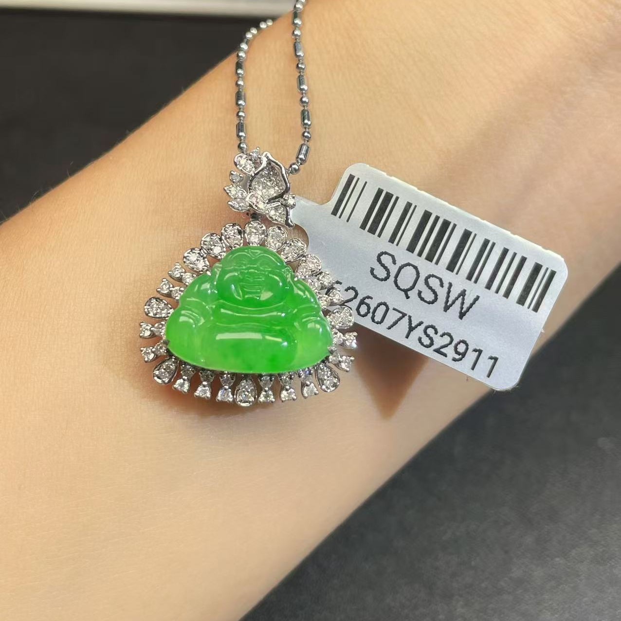 18k金镶嵌缅甸A货翡翠(不含链)