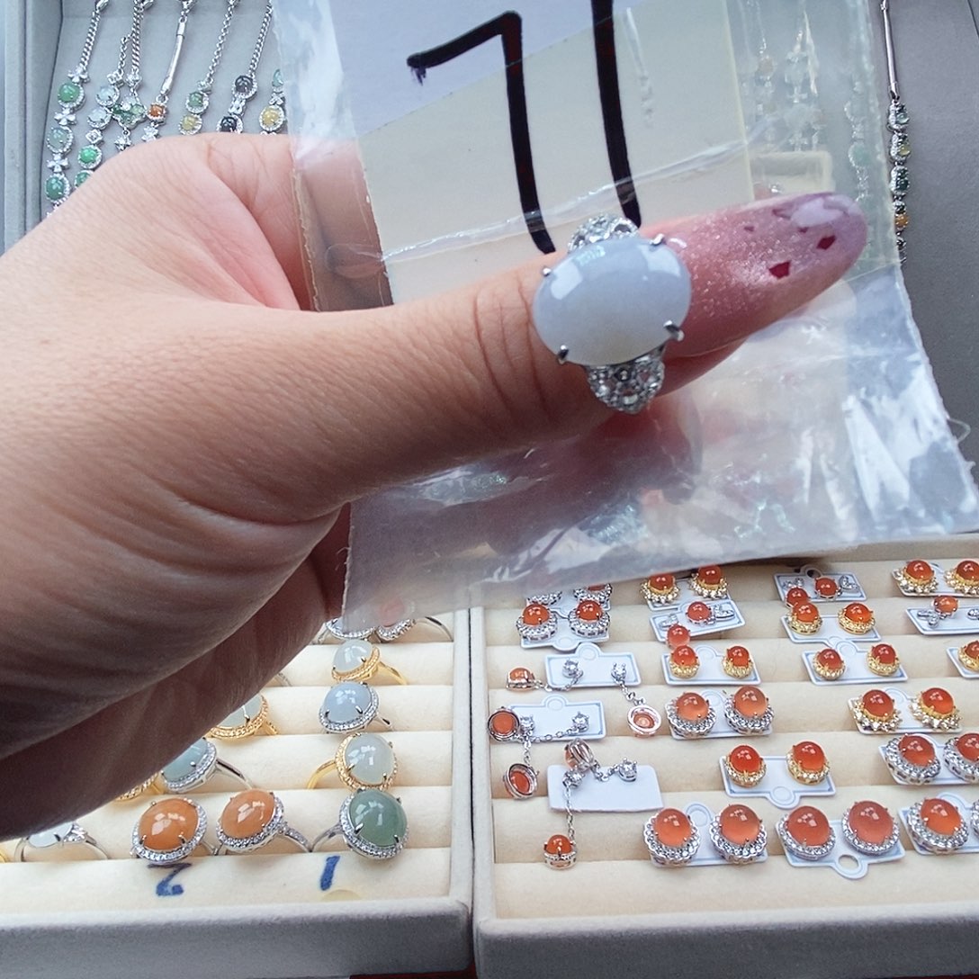 翡翠未镶嵌戒指缅甸