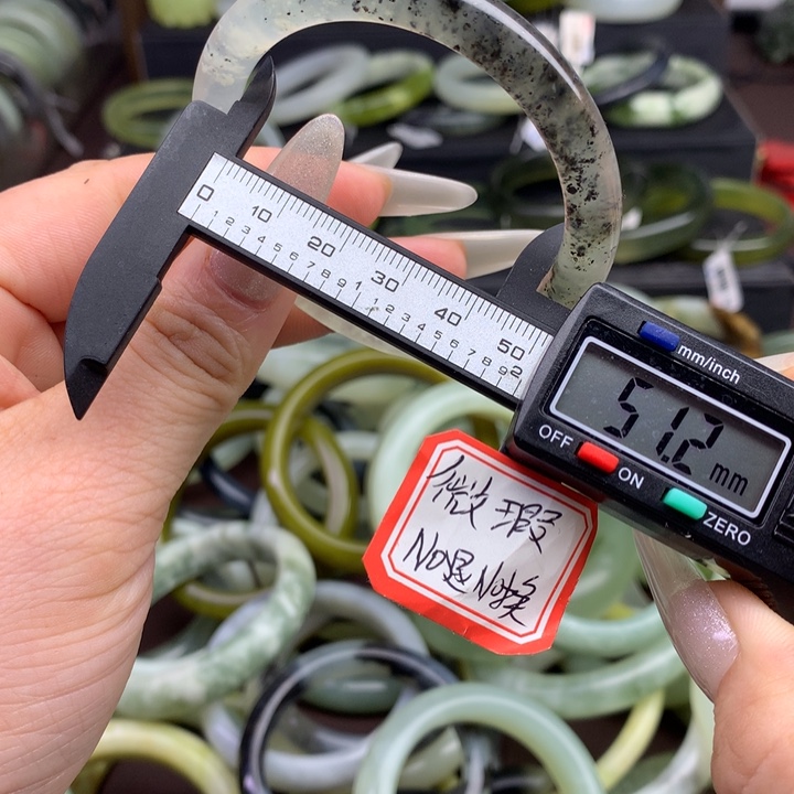 蛇纹石玉手镯未镶嵌481