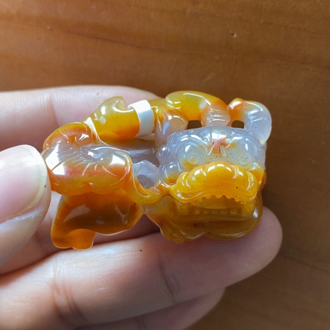 石英质玉（黄龙玉）未镶嵌颈饰