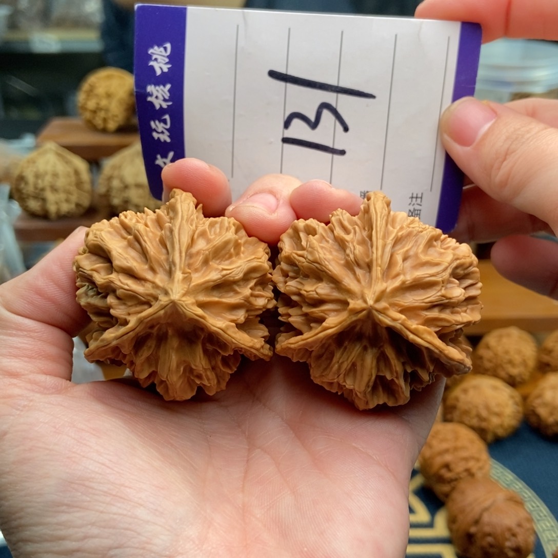 文玩核桃吊坠49三棱