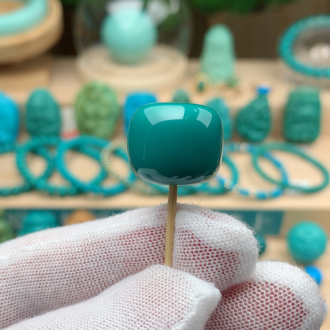 绿松石未镶嵌颈饰