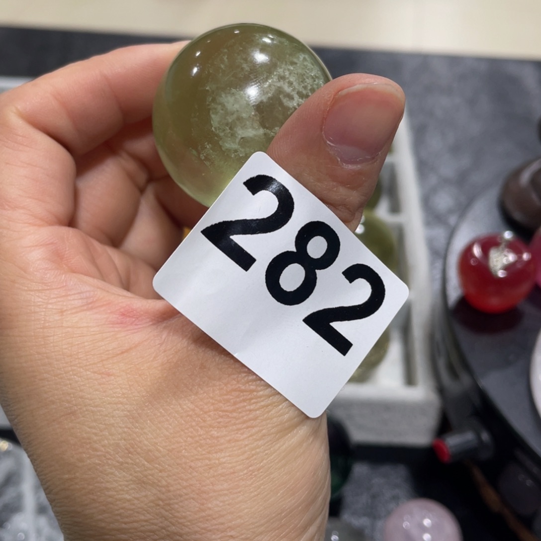 紫***蝶水晶未镶嵌珠宝半成品