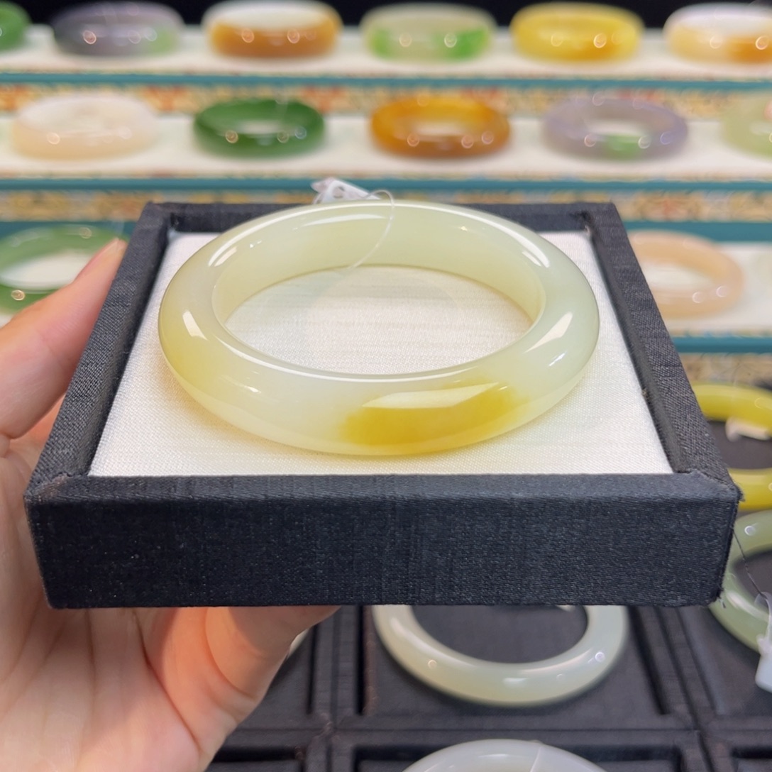 和田玉未镶嵌手镯金糖