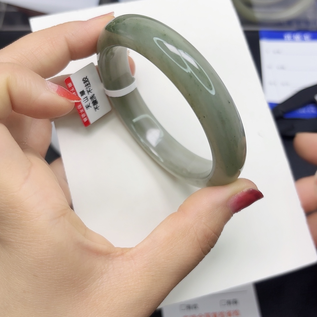 石英质玉未镶嵌手镯22/585759