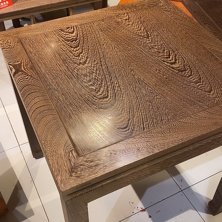 绒质实木桌子饭桌