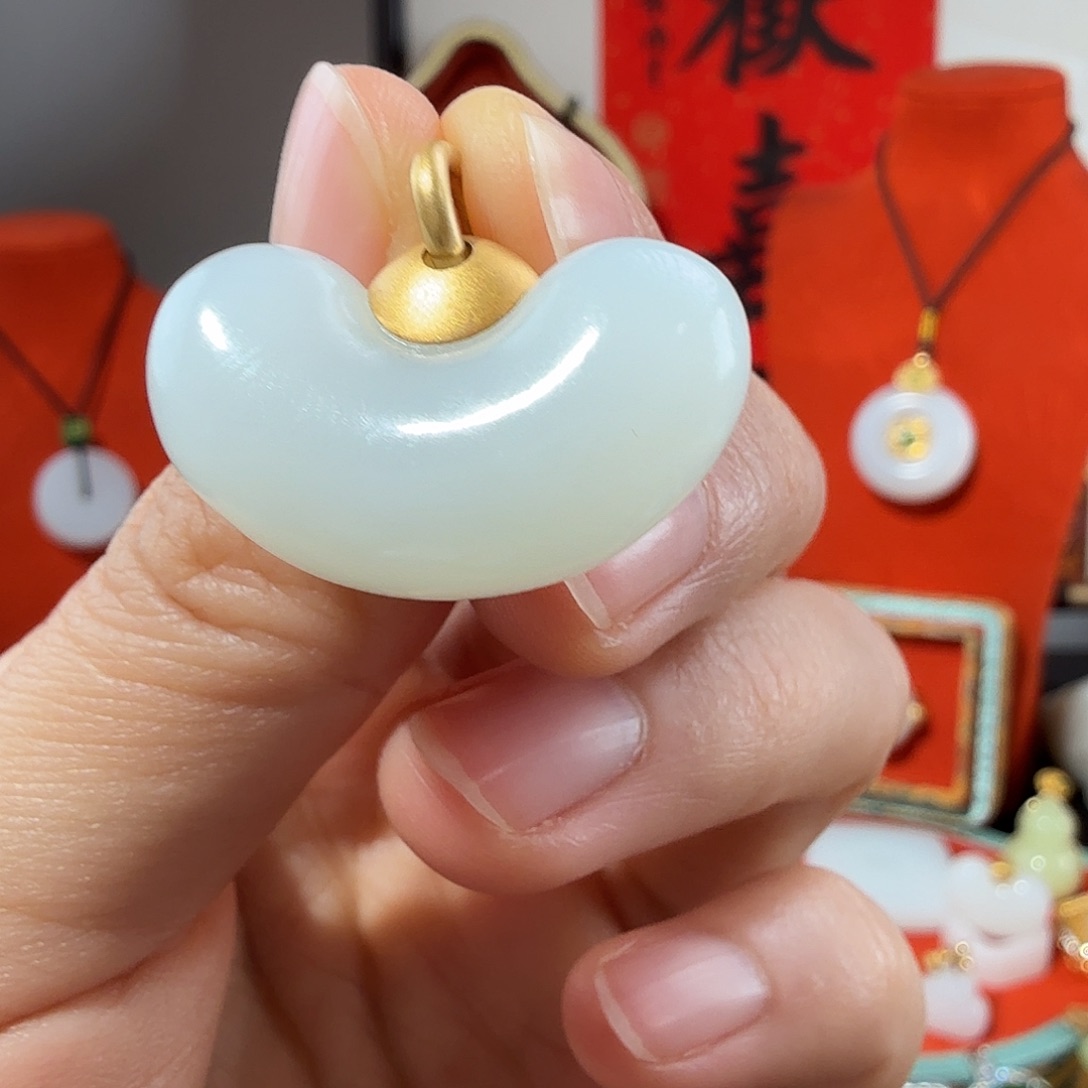 和田玉18K金镶嵌颈饰