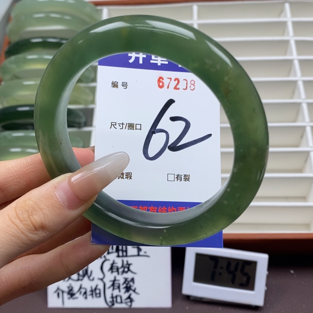 蛇纹石玉手镯未镶嵌