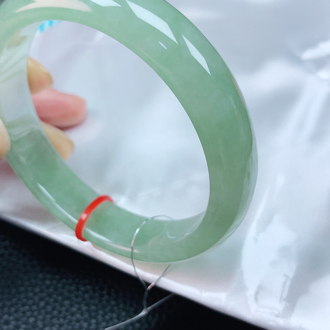 翡翠手镯未镶嵌57圈