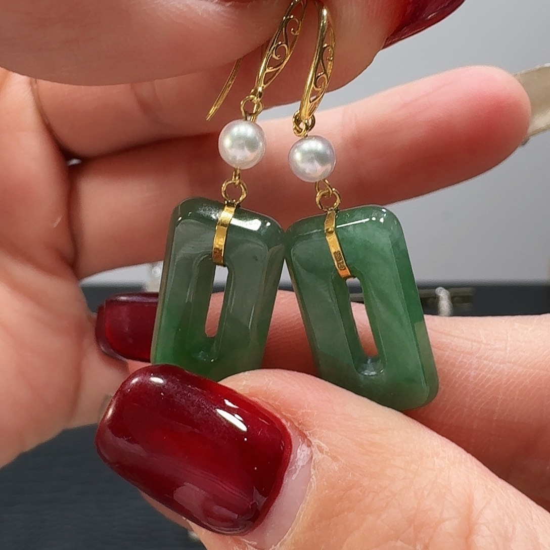 翡翠耳饰18K金镶嵌耳饰洒乌鸡，能接受去拍