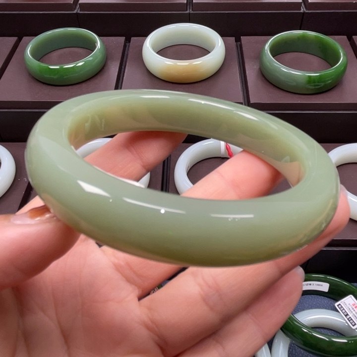 和田玉未镶嵌手镯