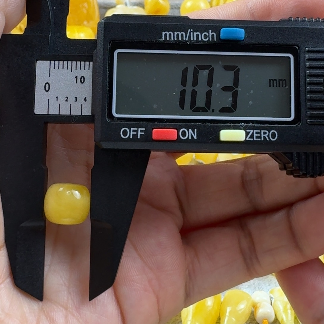 L***e蜜蜡未镶嵌裸石22杂