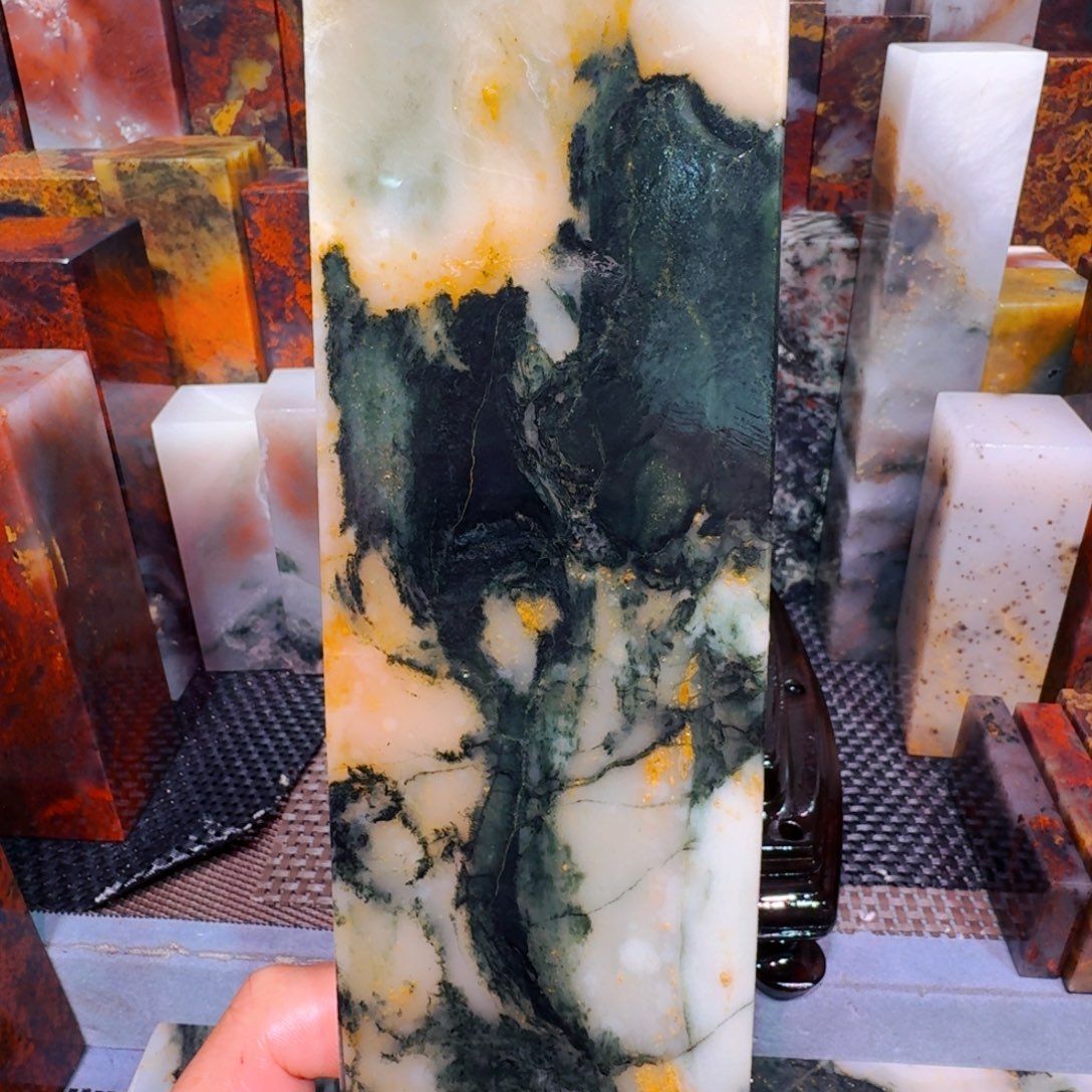 铁桂林鸡血玉上郎料摆件